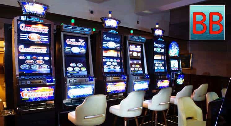 Novomatic в зале игровых аппаратов в офлайн казино представлен на снимке.