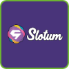 Slotum Kazino png emblemo BalticBet.net estas sur foto.